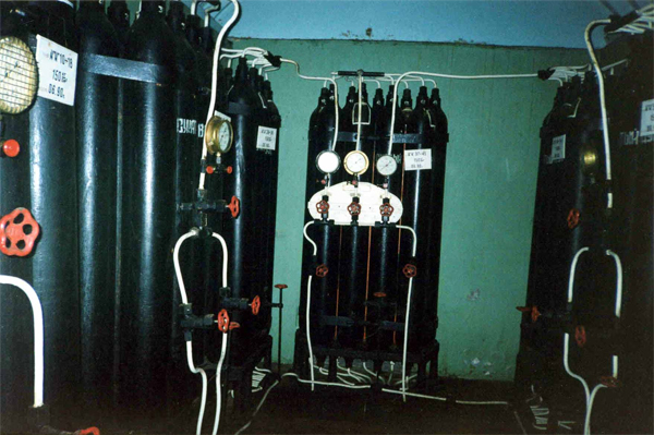 Compressed air cylinders
